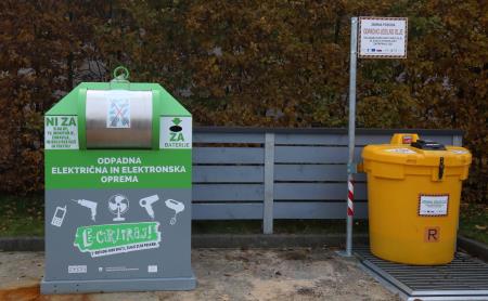 ZABOJNIK ZA ODPADNO ELEKTRIČNO IN ELEKTRONSKO ORODJE IN BATERIJE UNEC 07 FOTO LJUBO VUKELIČ